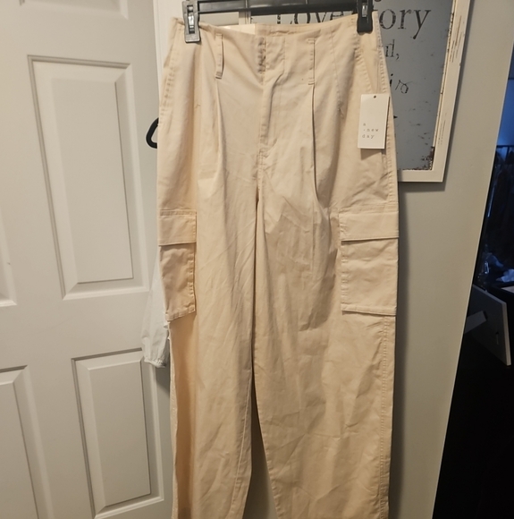 Target Women Tan Cargo Pants - Picture 1 of 5
